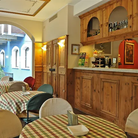 Clementi Hotel