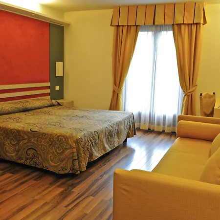 Hotel Clementi 4*