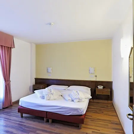 Clementi 호텔 보르미오