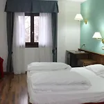 Clementi ホテル 4*